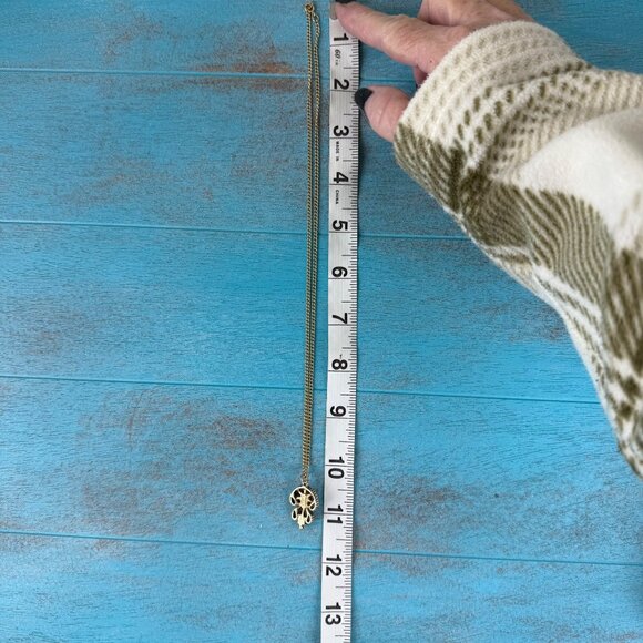 Vintage 1970's Avon Scroll Design Faux Red Cabochon Gold Tone Pendant Necklace - Picture 6 of 6